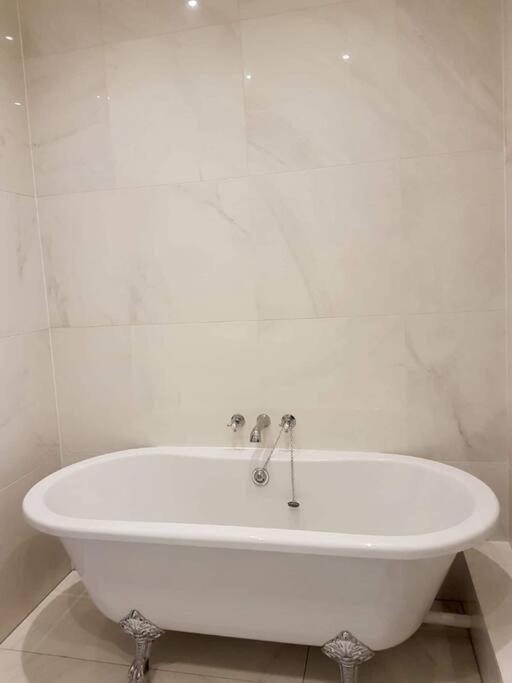 Spacious Apartment In The Heart Of Camden Town Londyn Zewnętrze zdjęcie