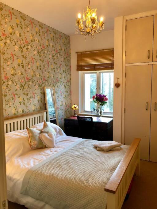 Spacious Apartment In The Heart Of Camden Town Londyn Zewnętrze zdjęcie