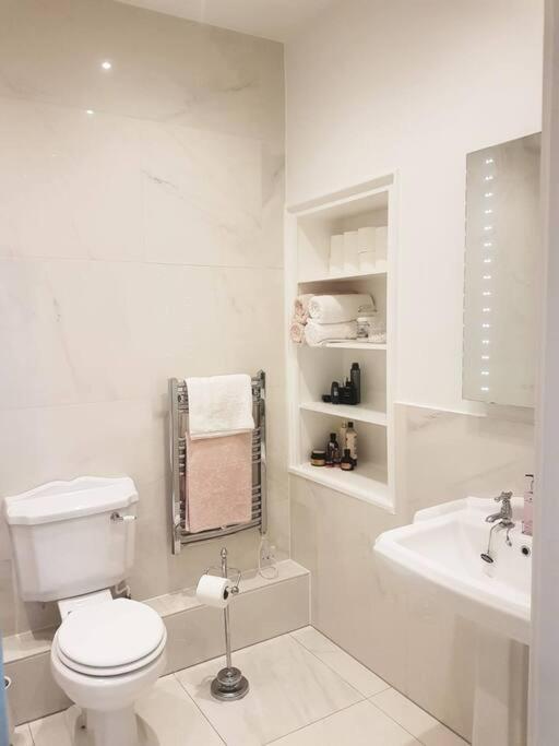 Spacious Apartment In The Heart Of Camden Town Londyn Zewnętrze zdjęcie